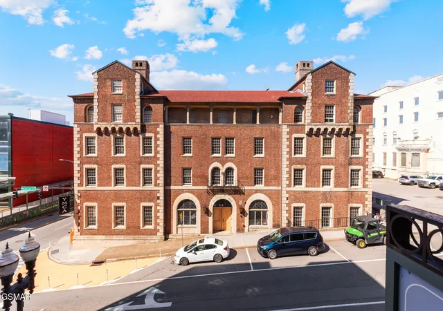 3rd image of 535 Locust St, Knoxville, TN 37902