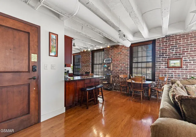 5th image of 535 Locust St, Knoxville, TN 37902