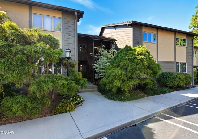 2nd image of 1050 Ski View Dr # 105, Gatlinburg, TN 37738 | MLS# 3304102
