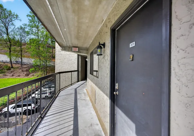 3rd image of 306 Baskins Creek Rd, Gatlinburg, TN 37738