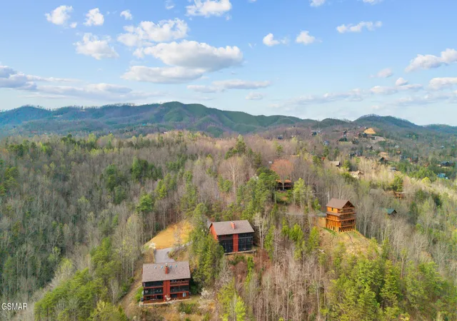 2nd image of 429 Deer Path Ln, Gatlinburg, TN 37738