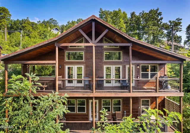 1st image of 1017 Wiley Oakley Dr, Gatlinburg, TN 37738 | MLS# 3299754