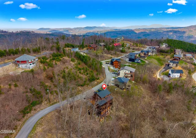 41st image of 932 Chestnut Dr, Gatlinburg, TN 37738 | MLS# 3299396