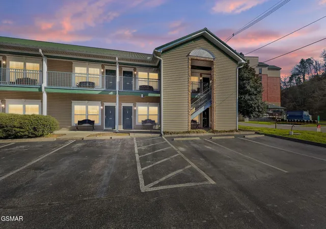 2nd image of 2743 Colonial Dr, Pigeon Forge, TN 37863