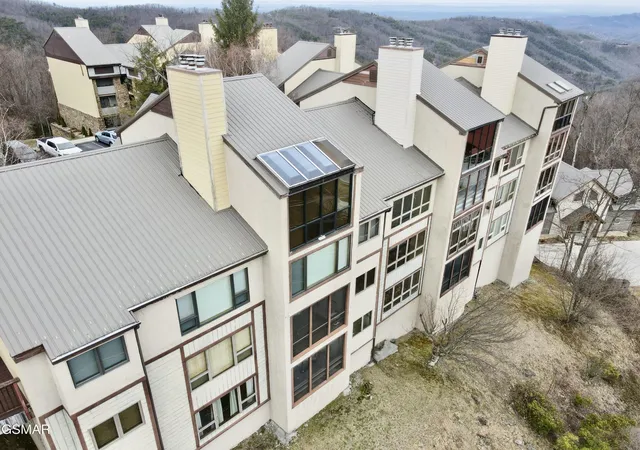 2nd image of 1130 Ski Vw Dr, Gatlinburg, TN 37738
