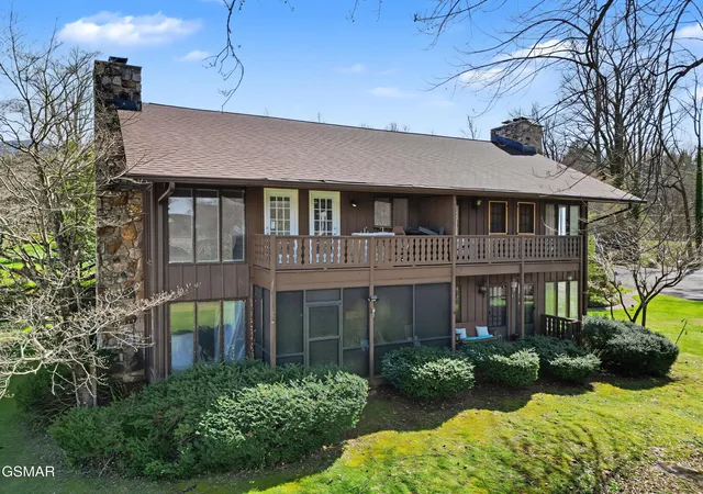 3rd image of 3815 E Pkwy, Gatlinburg, TN 37738