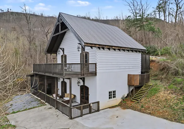 2nd image of 225 Chimney Tops Way, Gatlinburg, TN 37738 | MLS# 3302142