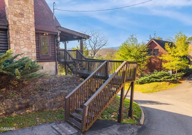 3rd image of 2028 Eagle Feather Dr, Sevierville, TN 37876 | MLS# 3304094