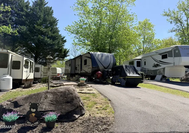3rd image of 4229 E Parkway #54, Gatlinburg, TN 37738 | MLS# 3513043
