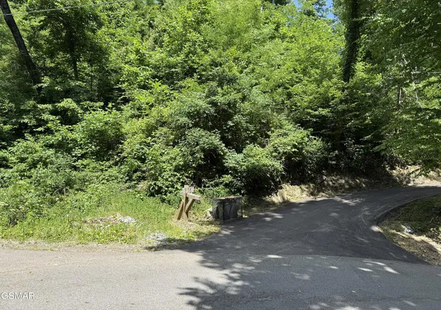 2nd image of 506 Crooked Ridge Road, Gatlinburg, TN 37738 | MLS# 3282554