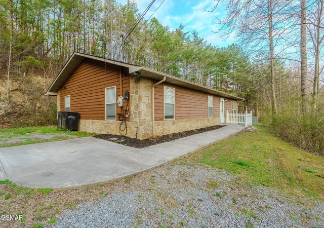Homes for sale in Sevierville, TN | 1430 A M King Way, Sevierville, TN 37876 | MLS# 3267510