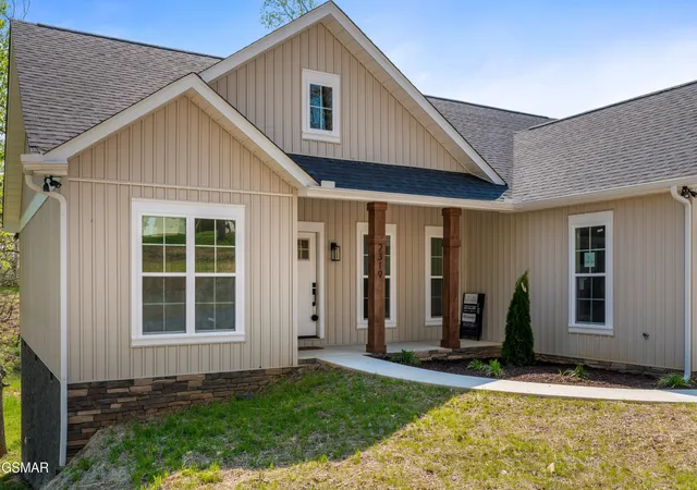 Photo 3 of Single family home for sale at 2319 Geraldine Way, Sevierville, TN 37876 | MLS# 3544639 | Listing updated on 2026-10-05