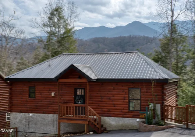 Homes for sale in Gatlinburg, TN | 1616 Misty Hollow Way, Gatlinburg, TN 37738 | MLS# 3263515