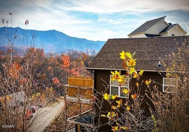 2nd image of 862 Sourwood Dr, Gatlinburg, TN 37738 | MLS# 3278465