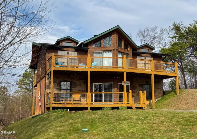 Homes for sale in Gatlinburg, TN | 1107 Fox Run, Gatlinburg, TN 37738 | MLS# 3262587