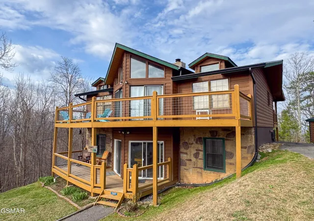Homes for sale in Gatlinburg, TN | 1107 Fox Run, Gatlinburg, TN 37738 | MLS# 3262587