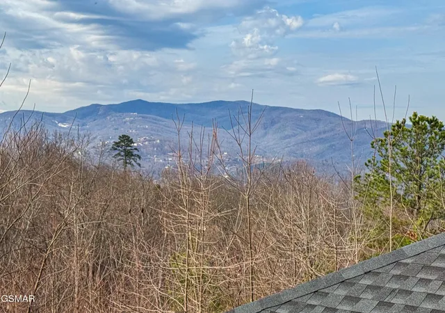 Homes for sale in Gatlinburg, TN | 1107 Fox Run, Gatlinburg, TN 37738 | MLS# 3262587