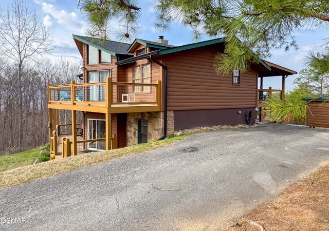 Homes for sale in Gatlinburg, TN | 1107 Fox Run, Gatlinburg, TN 37738 | MLS# 3262587