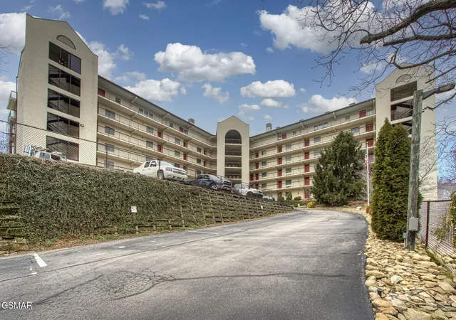 2nd image of 102 Baskins Creek Byp, Gatlinburg, TN 37738