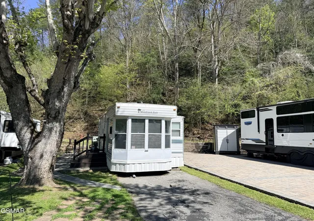3rd image of 4229 E Parkway #385, Gatlinburg, TN 37738 | MLS# 3513046