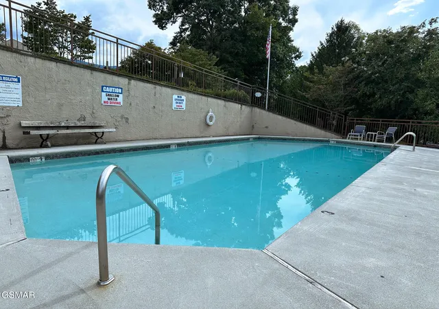 2nd image of 221 Woodland Rd, Gatlinburg, TN 37738
