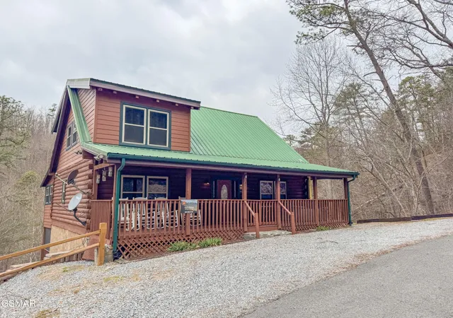 Homes for sale in Pigeon Forge, TN | 829 Boone Acres Lane, Pigeon Forge, TN 37863 | MLS# 3262586