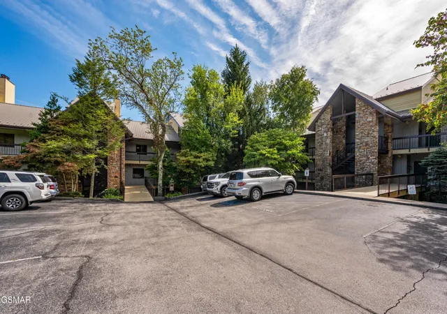 2nd image of 1130 Ski View Dr #210, Gatlinburg, TN 37738 | MLS# 3510493