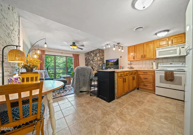 2nd image of 1081 Cove Road #APT 1011, Sevierville, TN 37876 | MLS# 3298331