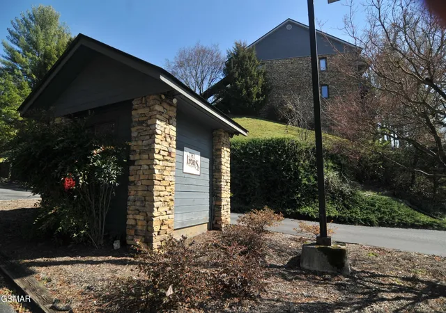 2nd image of 3621 Householder St, Pigeon Forge, TN 37863