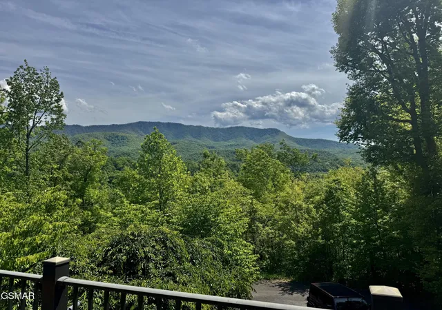 2nd image of 326 Overview Dr, Gatlinburg, TN 37738 | MLS# 3298391