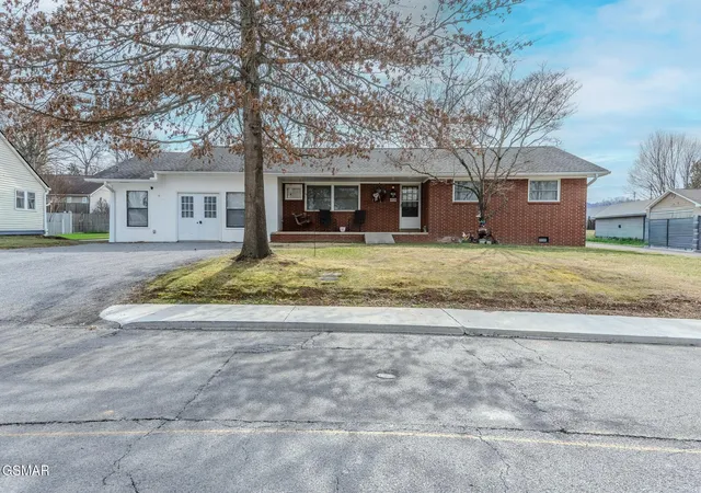image of 215 Valley Dr, Pigeon Forge, TN 37863 | MLS# 3270061