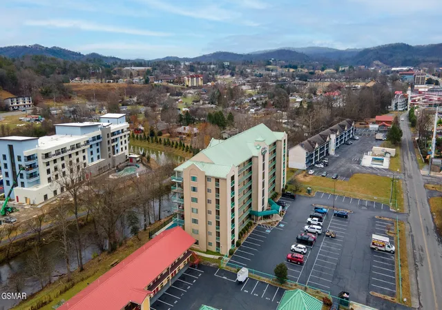 2nd image of 3215 N River Rd, Pigeon Forge, TN 37863