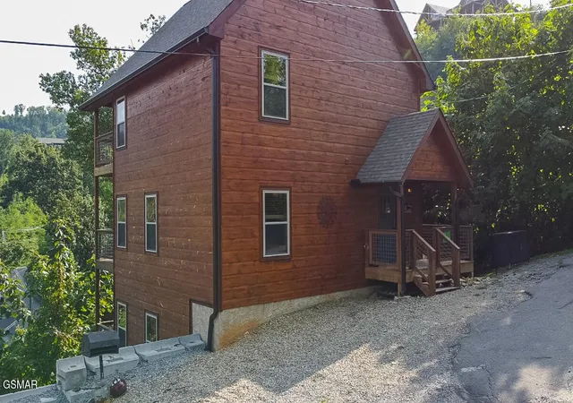 2nd image of 519 Edgewood Dr, Gatlinburg, TN 37738 | MLS# 3317245