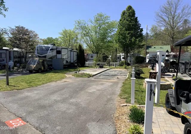 3rd image of 4229 E Parkway #225, Gatlinburg, TN 37738 | MLS# 3513059