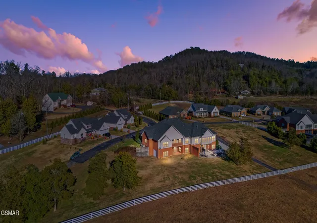 3rd image of 1811 Jordans Creek Way, Sevierville, TN 37876 | MLS# 3307564