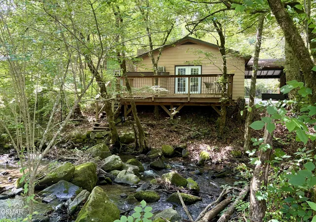 Homes for sale in Gatlinburg, TN | 4413 E Scenic Dr, Gatlinburg, TN 37738 | MLS# 3264187