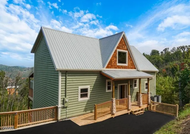 1st image of 605 Wiley Oakley Dr, Gatlinburg, TN 37738 | MLS# 3510516