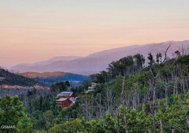2nd image of 605 Wiley Oakley Dr, Gatlinburg, TN 37738 | MLS# 3510516
