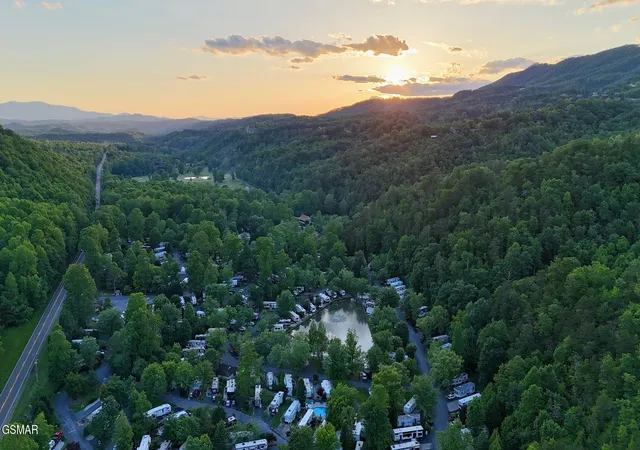 2nd image of 4229 E Parkway #375, Gatlinburg, TN 37738 | MLS# 3513061