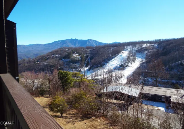 2nd image of 1380 Ski Vw Dr, Gatlinburg, TN 37738