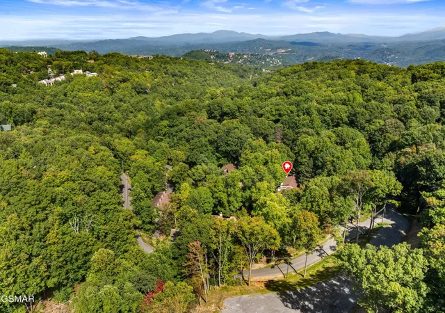 Homes for sale in Gatlinburg, TN | 1235 Ski Mountain Road Road, Gatlinburg, TN 37738 | Houzeo