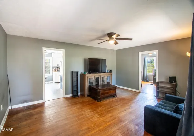 4th image of 129 S High Knob Road, La Follette, TN 37766 | MLS# 3278292