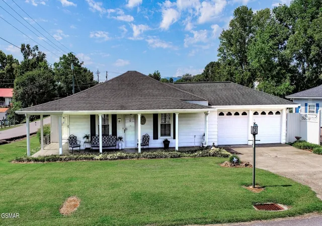 1st image of 631 6th St, Newport, TN 37821 | MLS# 3321033