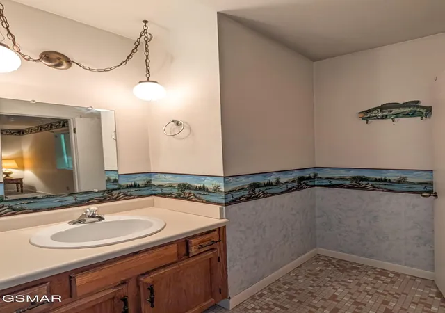 Homes for sale in Gatlinburg, TN | 1235 Ski Mountain Road, Gatlinburg, TN 37738 | Houzeo