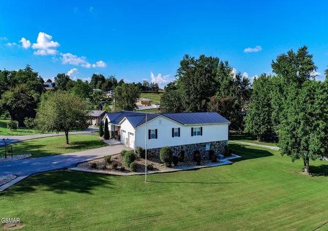 2nd image of 500 Buckingham Dr, Newport, TN 37821 | MLS# 3321034