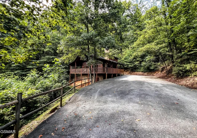 Photo 2 of Single family home for sale at 1625 Bluff Ridge Road, Sevierville, TN 37876 | MLS# 3263122 | Listing updated on 2026-09-29