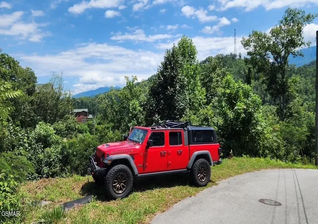 2nd image of 335 W Pinnacle Dr, Gatlinburg, TN 37738 | MLS# 3510511