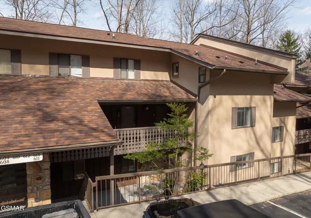 2nd image of 1235 Ski Mountain Rd, Gatlinburg, TN 37738