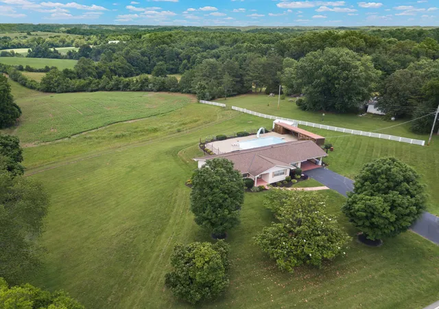 Photo 3 of Single family home for sale at 5528 Highway 76 E, Springfield, TN 37172 | MLS# 3233823 | Listing updated on 2026-08-23