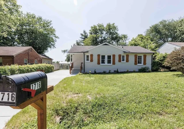3rd image of 1716 Hillview Dr, Columbia, TN 38401 | MLS# 3242775